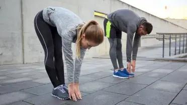 Tres Estiramientos Esenciales en la Naturaleza para Mantener la Flexibilidad