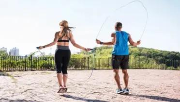 Saltar la Cuerda: Un Salto hacia la Salud y un Mundo Más Verde