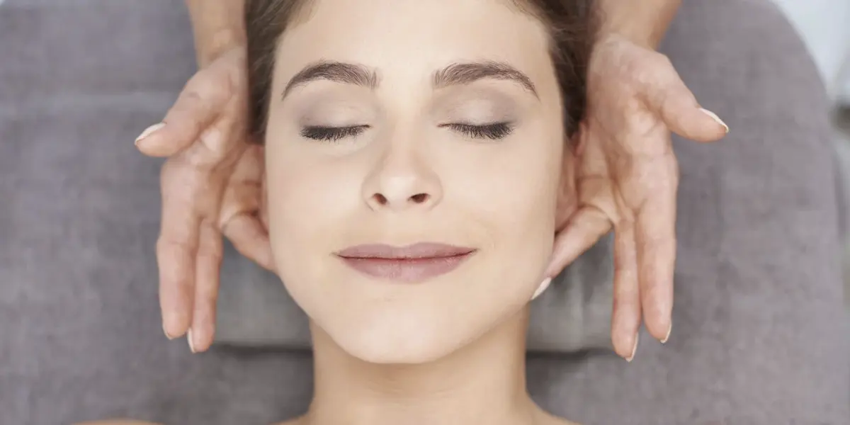 Yoga Facial: La Clave para un Rostro Radiante y Juvenil pensando en la salud holística