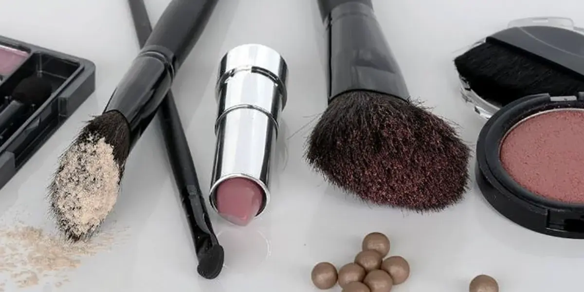 El Costo Oculto de la Belleza: Los Riesgos del Maquillaje Barato y No Sostenible